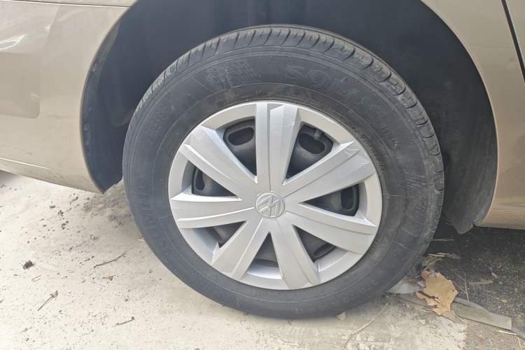 Used Volkswagen Jetta 2017 1.4L Manual Fashion Edition Right Rear Wheel Hub