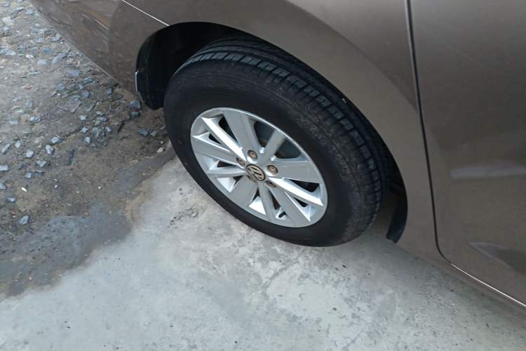 Used Volkswagen Jetta 2017 1.4L Manual Fashion Edition Right Rear Wheel Hub