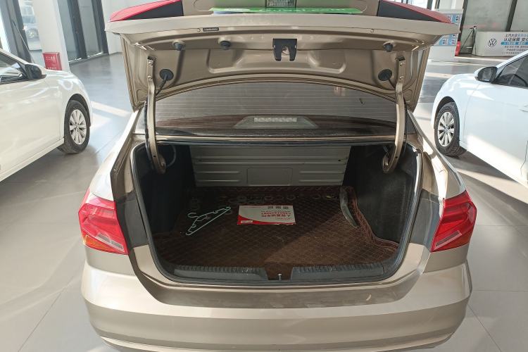 Used Volkswagen Jetta 2017 1.4L Manual Fashion Edition Trunk