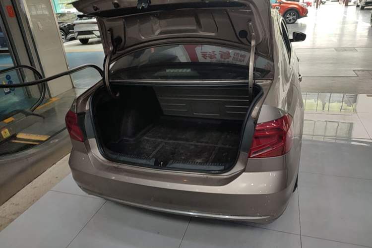 Used Volkswagen Jetta 2017 1.5L Automatic Comfort Model Trunk
