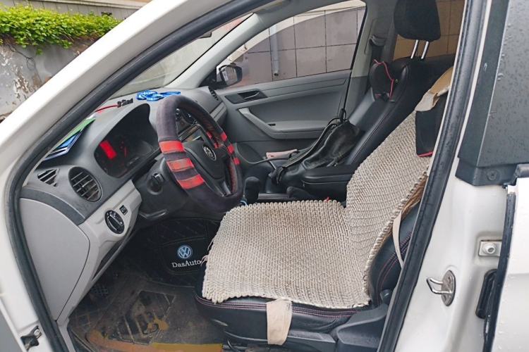 Used Volkswagen Jetta  Left Front Seat