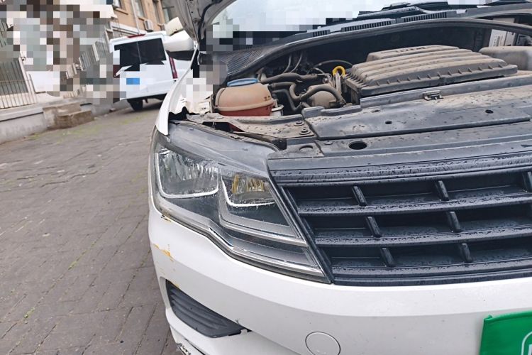 Used Volkswagen Jetta  Right Front Headlight