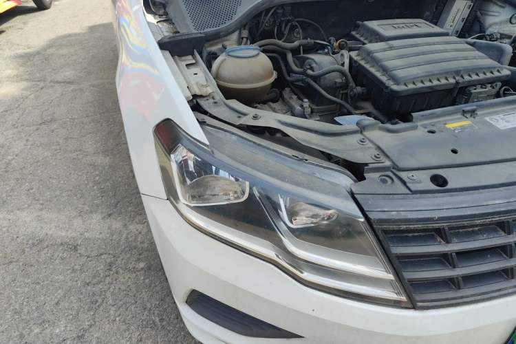 Used Volkswagen Jetta  Right Front Headlight