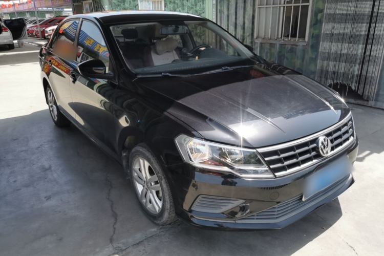 Used Volkswagen Jetta 2019 Dream Edition 1.4L Manual Fashion Version Front Right 45 Deg
