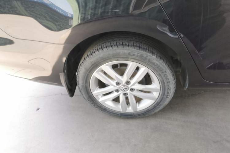 Used Volkswagen Jetta 2019 Dream Edition 1.4L Manual Fashion Version Right Rear Wheel Hub