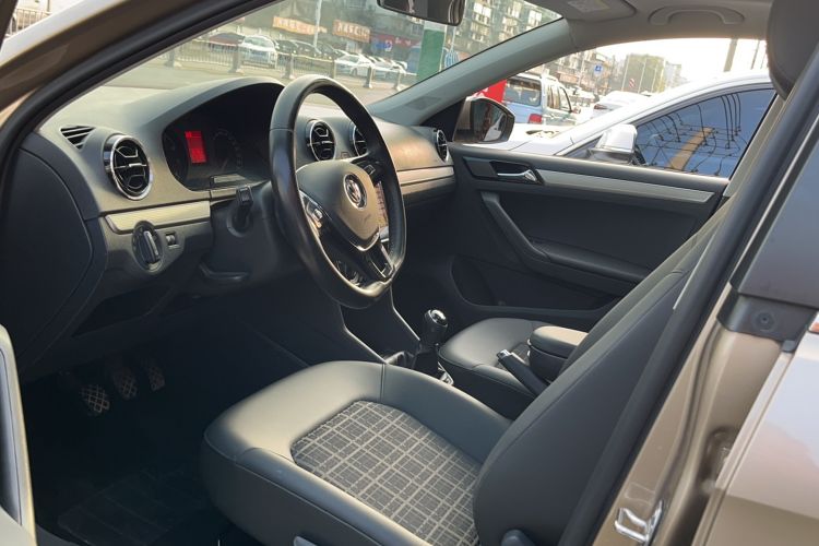 Used Volkswagen Jetta 2019 Dream Edition 1.5L Manual Comfort Version Interior 1