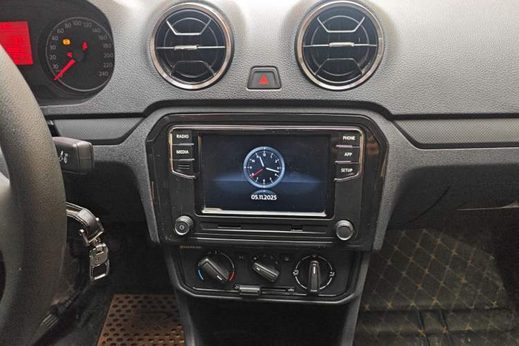 Used Volkswagen Jetta 2019 Dream Edition 1.5L Manual Fashion Version Audio And AC Panel