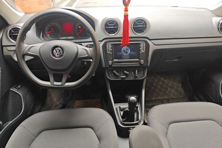 Used Volkswagen Jetta 2019 Dream Edition 1.5L Manual Fashion Version Center Console