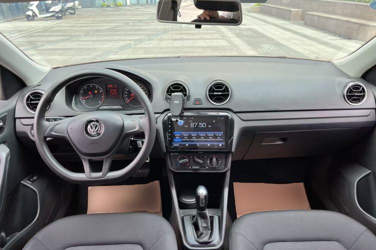 Used Volkswagen Jetta 2019 Dream Edition 1.5L Automatic Fashionable Version Center Console
