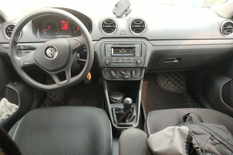 Used Volkswagen Jetta 2019 Dream Edition 1.5L Manual Fashion Version Center Console