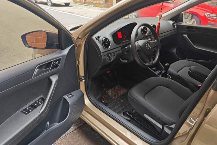 Used Volkswagen Jetta 2019 Dream Edition 1.5L Manual Fashion Version Driver Seat