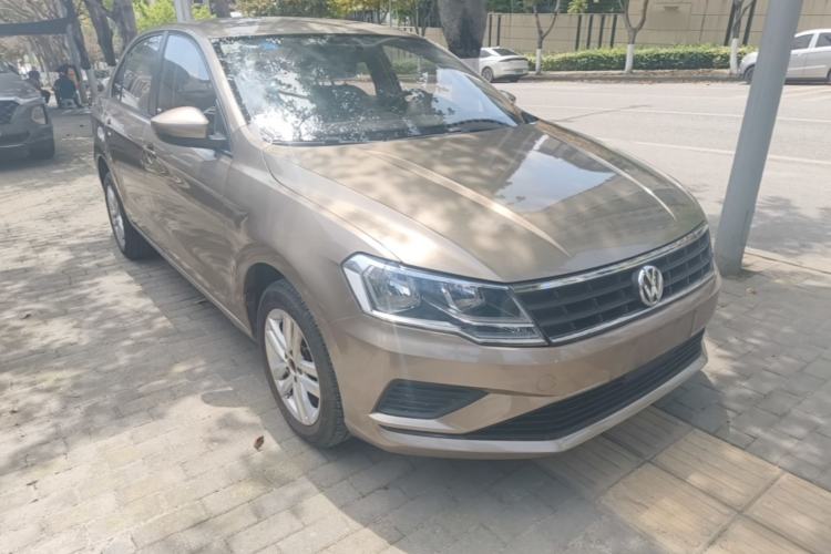 Used Volkswagen Jetta 2019 Dream Edition 1.5L Manual Fashion Version Front Right 45 Deg