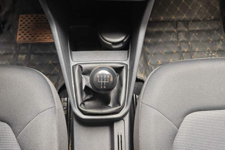 Used Volkswagen Jetta 2019 Dream Edition 1.5L Manual Fashion Version Gear Lever