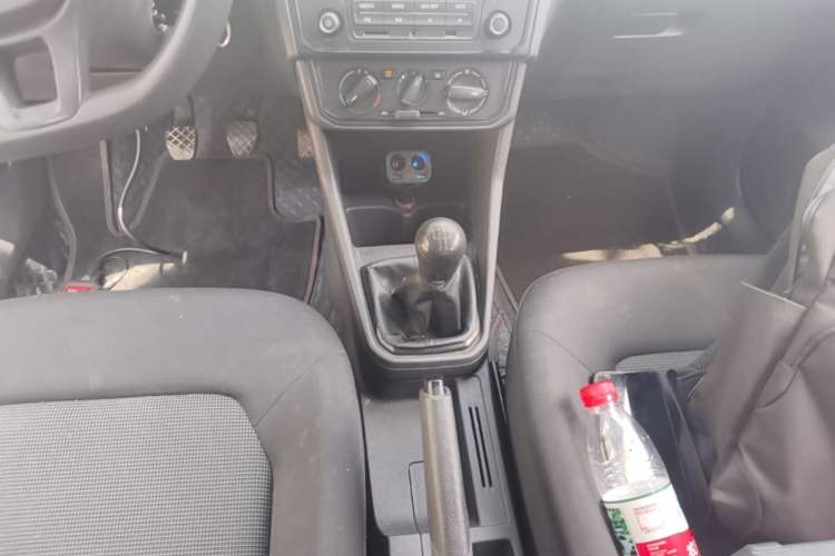 Used Volkswagen Jetta 2019 Dream Edition 1.5L Manual Fashion Version Gear Lever
