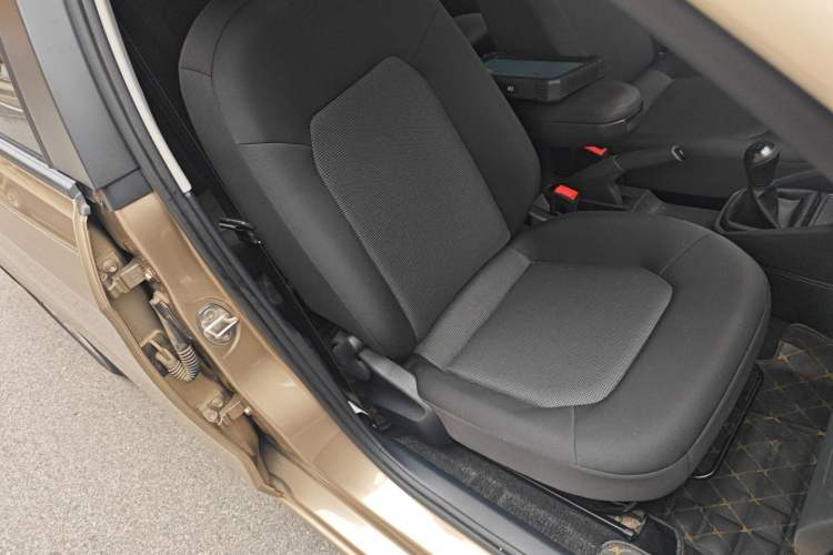 Used Volkswagen Jetta 2019 Dream Edition 1.5L Manual Fashion Version Right Front Seat