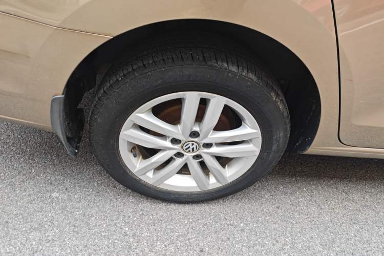 Used Volkswagen Jetta 2019 Dream Edition 1.5L Manual Fashion Version Right Rear Wheel Hub