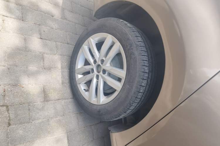 Used Volkswagen Jetta 2019 Dream Edition 1.5L Manual Fashion Version Right Rear Wheel Hub