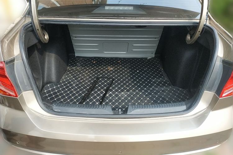 Used Volkswagen Jetta 2019 Dream Edition 1.5L Manual Fashion Version Trunk