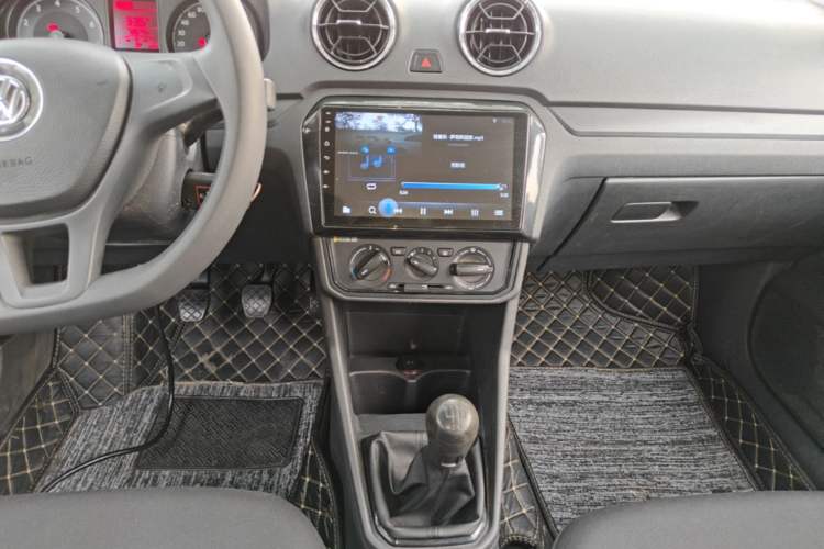 Used Volkswagen Jetta 2019 Dream Edition 1.4L Manual Fashion Version Audio And AC Panel