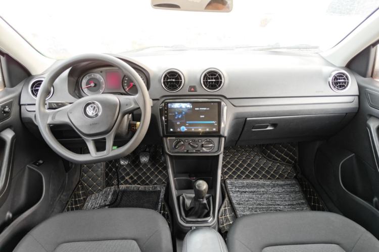 Used Volkswagen Jetta 2019 Dream Edition 1.4L Manual Fashion Version Center Console