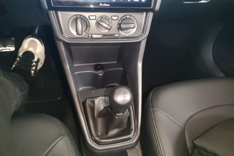 Used Volkswagen Jetta 2019 Dream Edition 1.5L Manual Fashion Version Gear Lever
