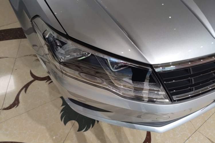 Used Volkswagen Jetta 2019 Dream Edition 1.5L Manual Fashion Version Right Front Headlight