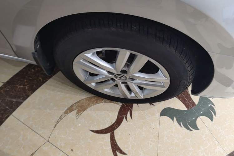 Used Volkswagen Jetta 2019 Dream Edition 1.5L Manual Fashion Version Right Front Wheel Hub