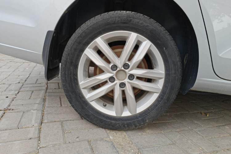 Used Volkswagen Jetta 2019 Dream Edition 1.4L Manual Fashion Version Right Rear Wheel Hub