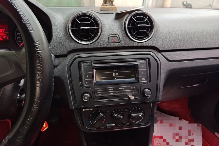 Used Volkswagen Jetta 2019 Dream Edition 1.4L Manual Fashion Version Audio And AC Panel