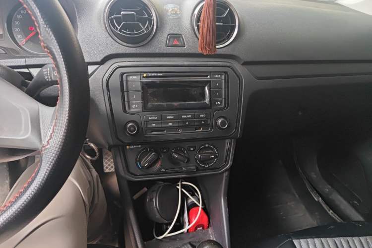 Used Volkswagen Jetta 2019 Dream Edition 1.4L Manual Fashion Version Audio And AC Panel