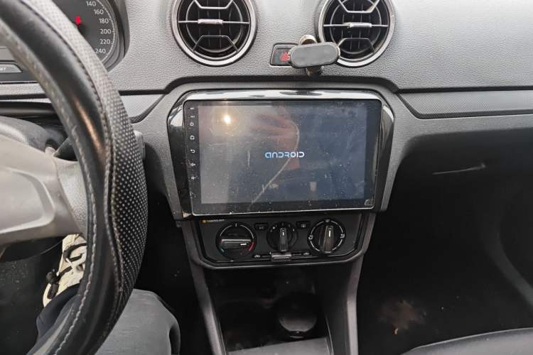 Used Volkswagen Jetta 2019 Dream Edition 1.5L Manual Fashion Version Audio And AC Panel