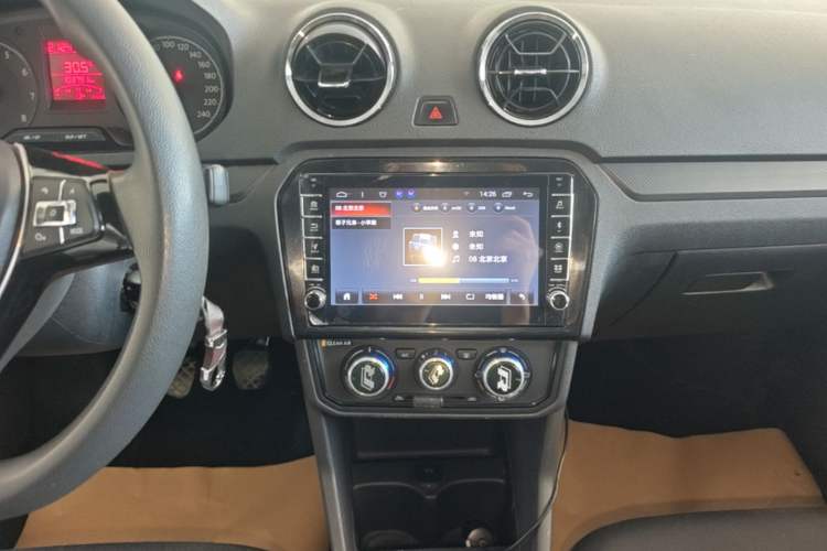 Used Volkswagen Jetta 2019 Dream Edition 1.5L Manual Fashion Version Audio And AC Panel