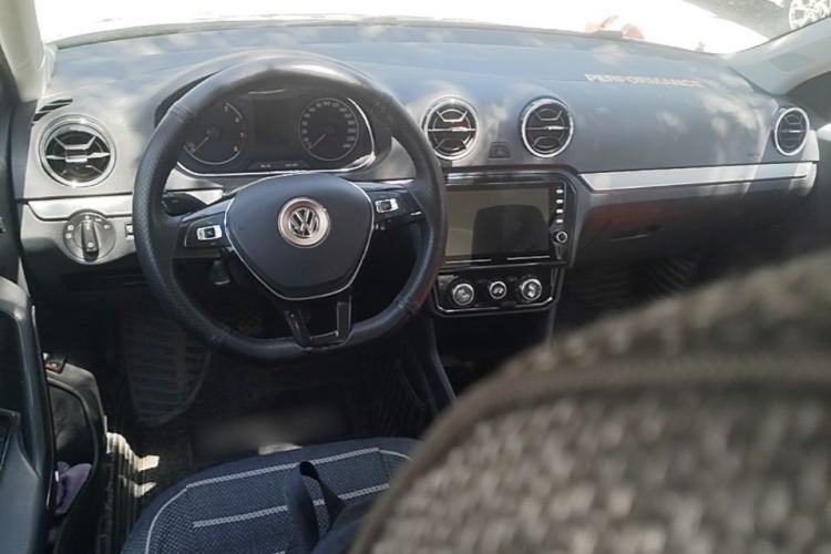 Used Volkswagen Jetta 2019 Dream Edition 1.4L Manual Comfort Version Center Console