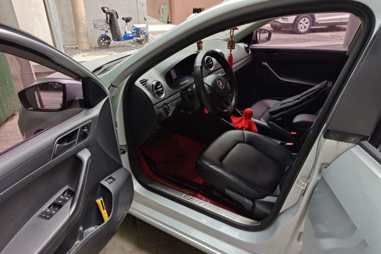 Used Volkswagen Jetta 2019 Dream Edition 1.4L Manual Fashion Version Driver Seat
