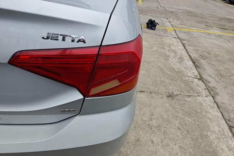 Used Volkswagen Jetta 2019 Dream Edition 1.5L Manual Fashion Version Exterior 3