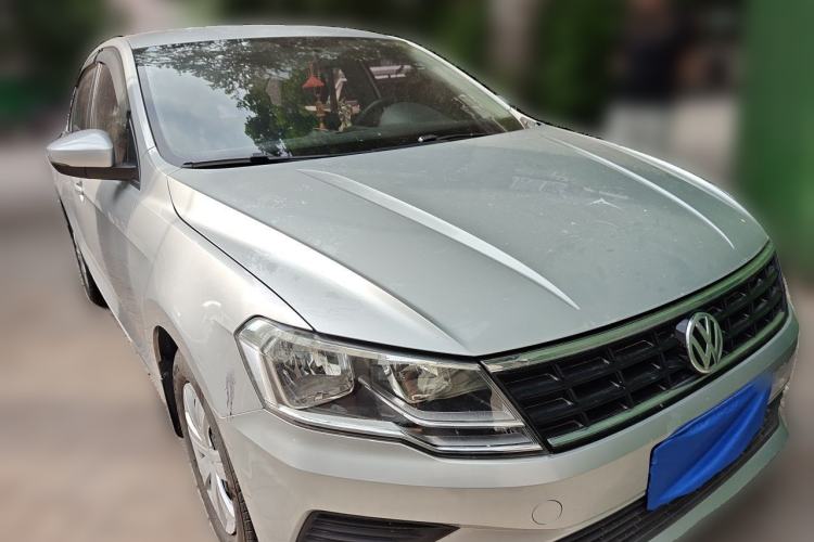 Used Volkswagen Jetta 2019 Dream Edition 1.4L Manual Fashion Version Front Right 45 Deg