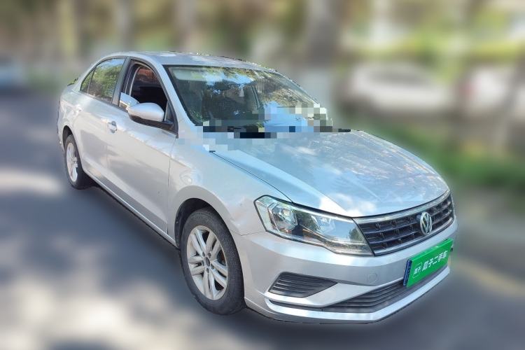 Used Volkswagen Jetta 2019 Dream Edition 1.4L Manual Fashion Version Front Right 45 Deg