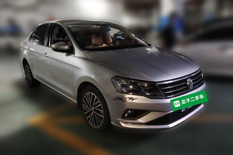 Used Volkswagen Jetta 2019 Dream Edition 1.5L Automatic Comfort Version Front Right 45 Deg