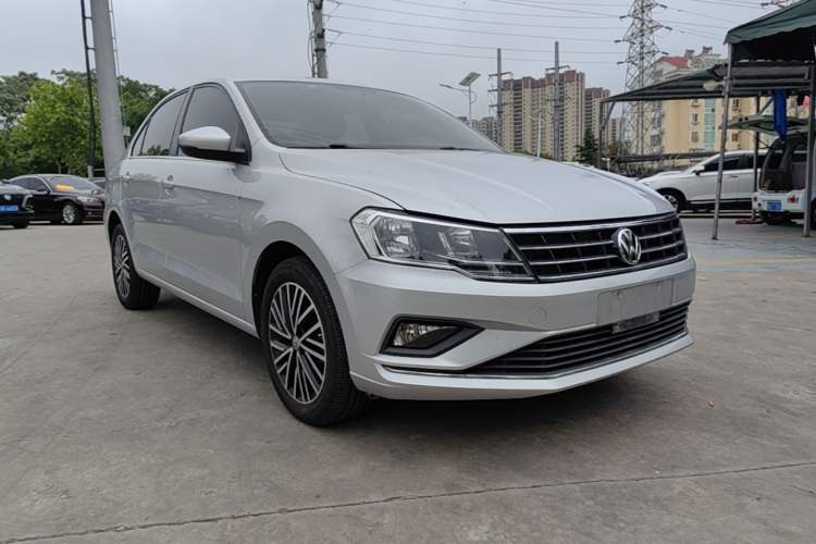 Used Volkswagen Jetta 2019 Dream Edition 1.5L Automatic Comfort Version Front Right 45 Deg