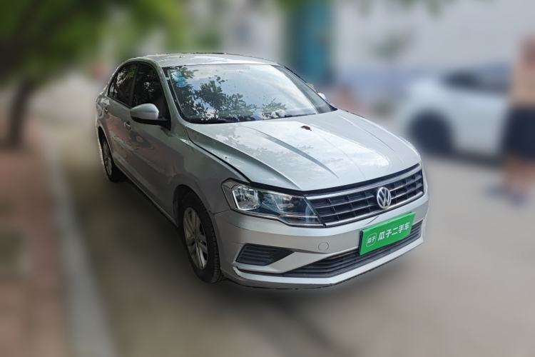 Used Volkswagen Jetta 2019 Dream Edition 1.4L Manual Fashion Version Front Right 45 Deg