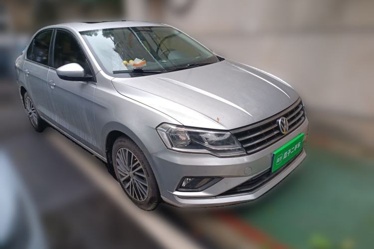 Used Volkswagen Jetta 2019 Dream Edition 1.5L Automatic Comfort Version Front Right 45 Deg