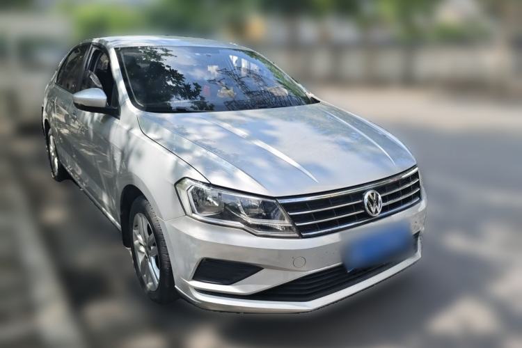 Used Volkswagen Jetta 2019 Dream Edition 1.5L Manual Fashion Version Front Right 45 Deg