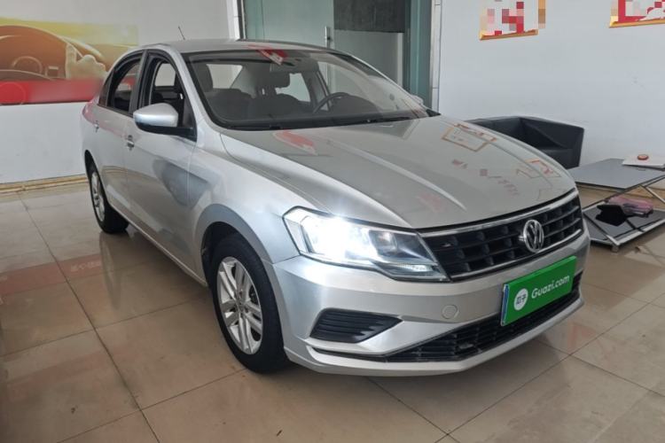 Used Volkswagen Jetta 2019 Dream Edition 1.5L Manual Fashion Version Front Right 45 Deg