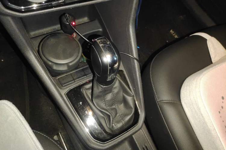 Used Volkswagen Jetta 2019 Dream Edition 1.5L Automatic Comfort Version Gear Lever