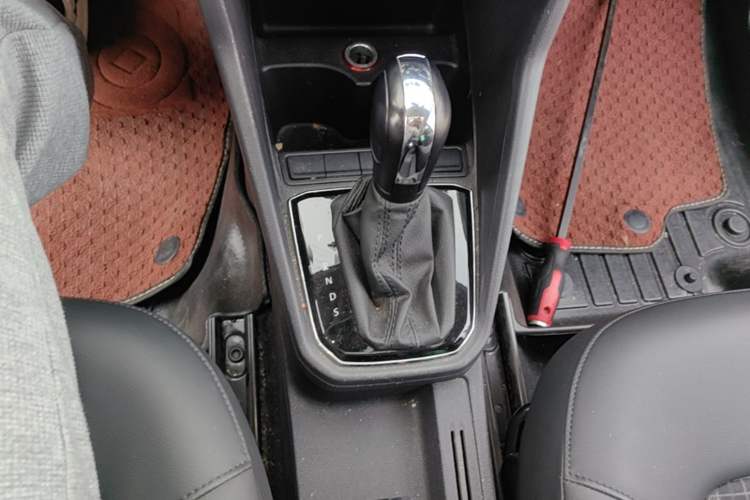 Used Volkswagen Jetta 2019 Dream Edition 1.5L Automatic Comfort Version Gear Lever