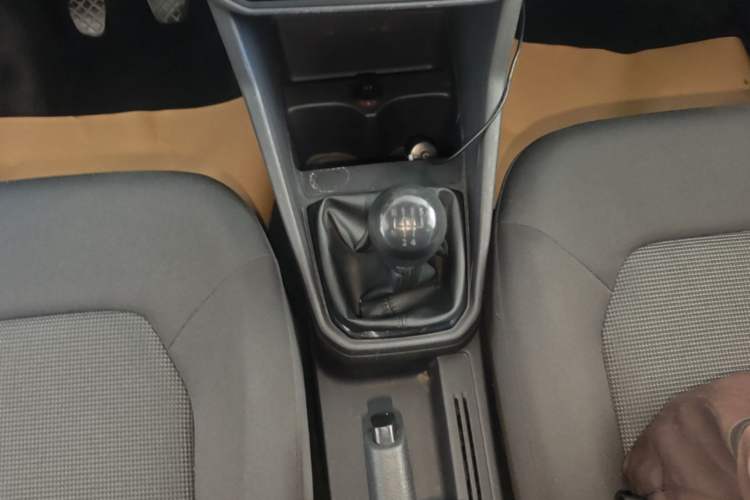 Used Volkswagen Jetta 2019 Dream Edition 1.5L Manual Fashion Version Gear Lever