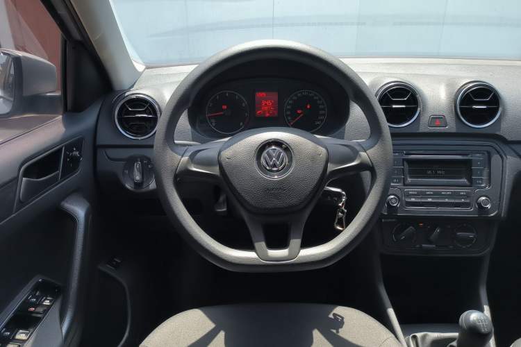Used Volkswagen Jetta 2019 Dream Edition 1.4L Manual Fashion Version Interior 2