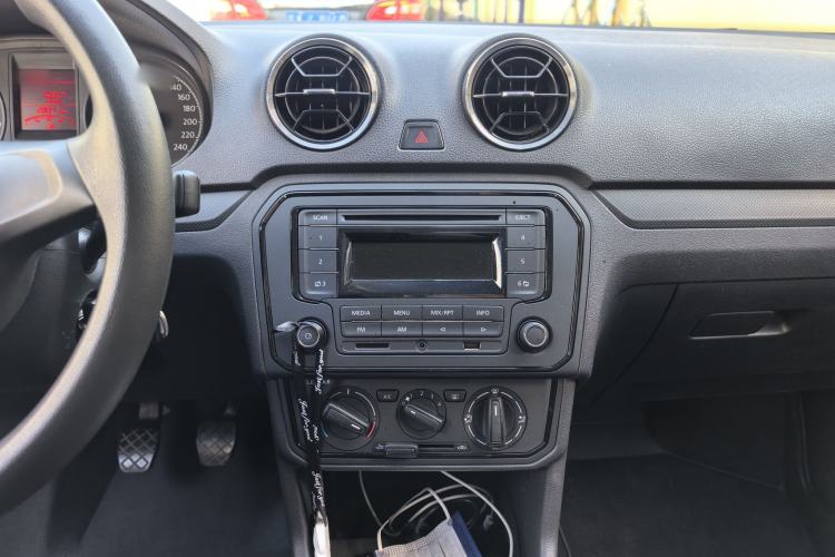 Used Volkswagen Jetta 2019 Dream Edition 1.5L Manual Fashion Version Interior 3