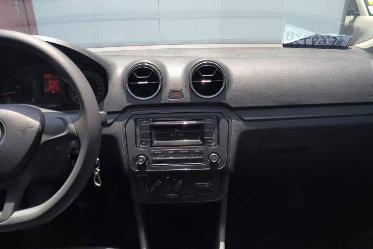 Used Volkswagen Jetta 2019 Dream Edition 1.4L Manual Fashion Version Interior 4