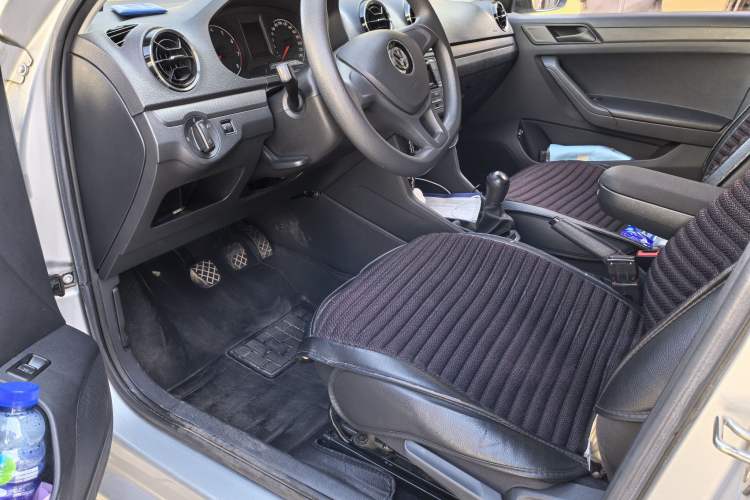 Used Volkswagen Jetta 2019 Dream Edition 1.5L Manual Fashion Version Interior 6